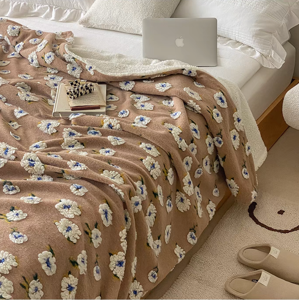 Floral Patterned Cozy Fleece Throw Blanket