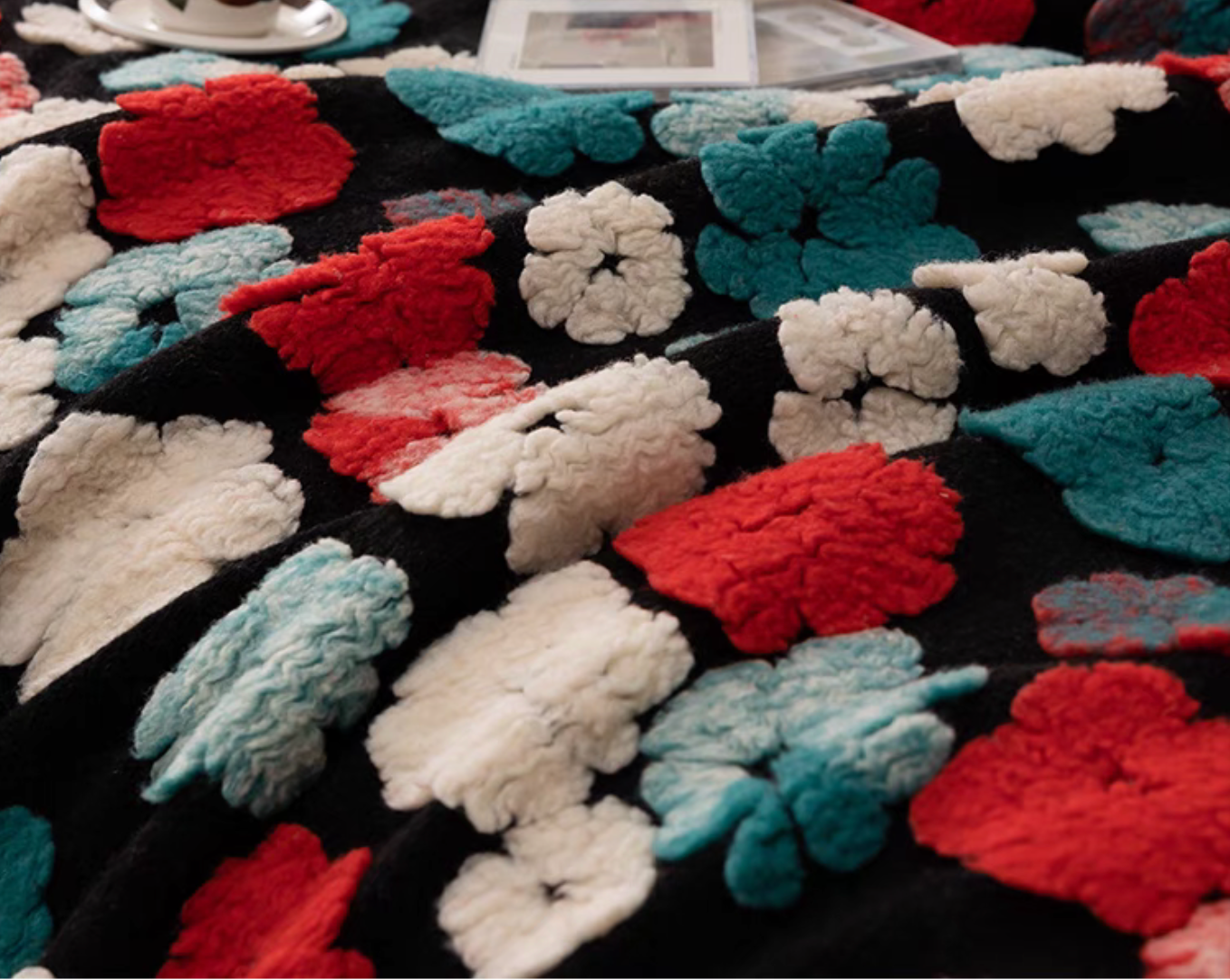 Floral Patterned Cozy Fleece Throw Blanket