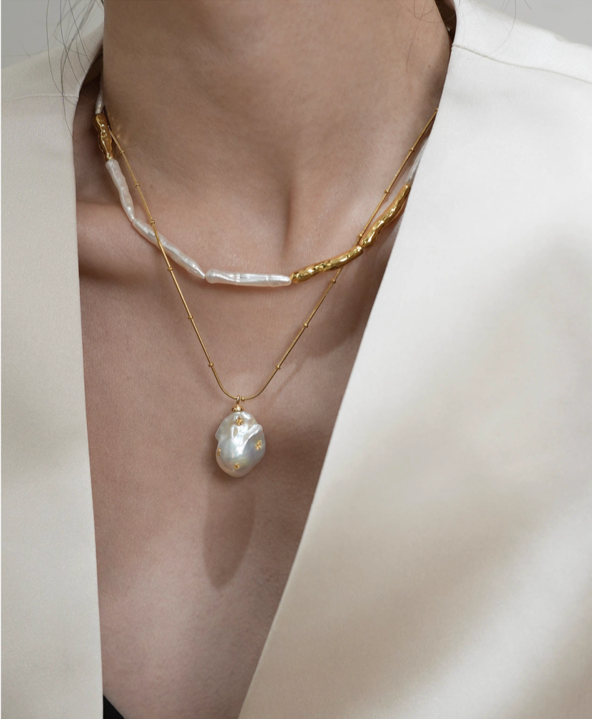 Elegant Baroque Pearl & Gold Choker