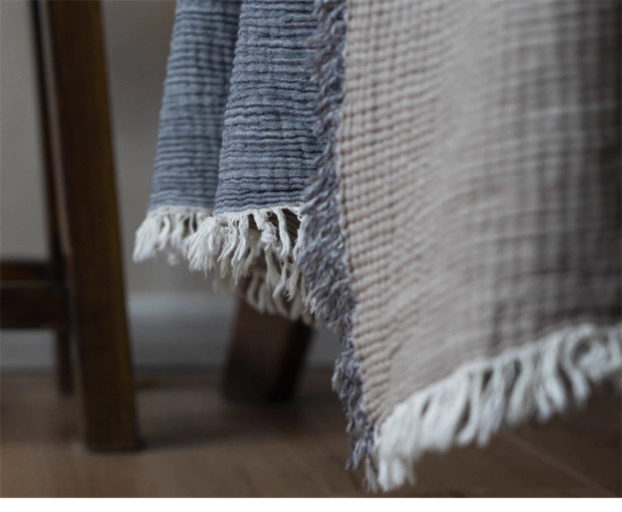 Cozy Dual-Color Cotton Throw Blanket – Reversible & Lightweight