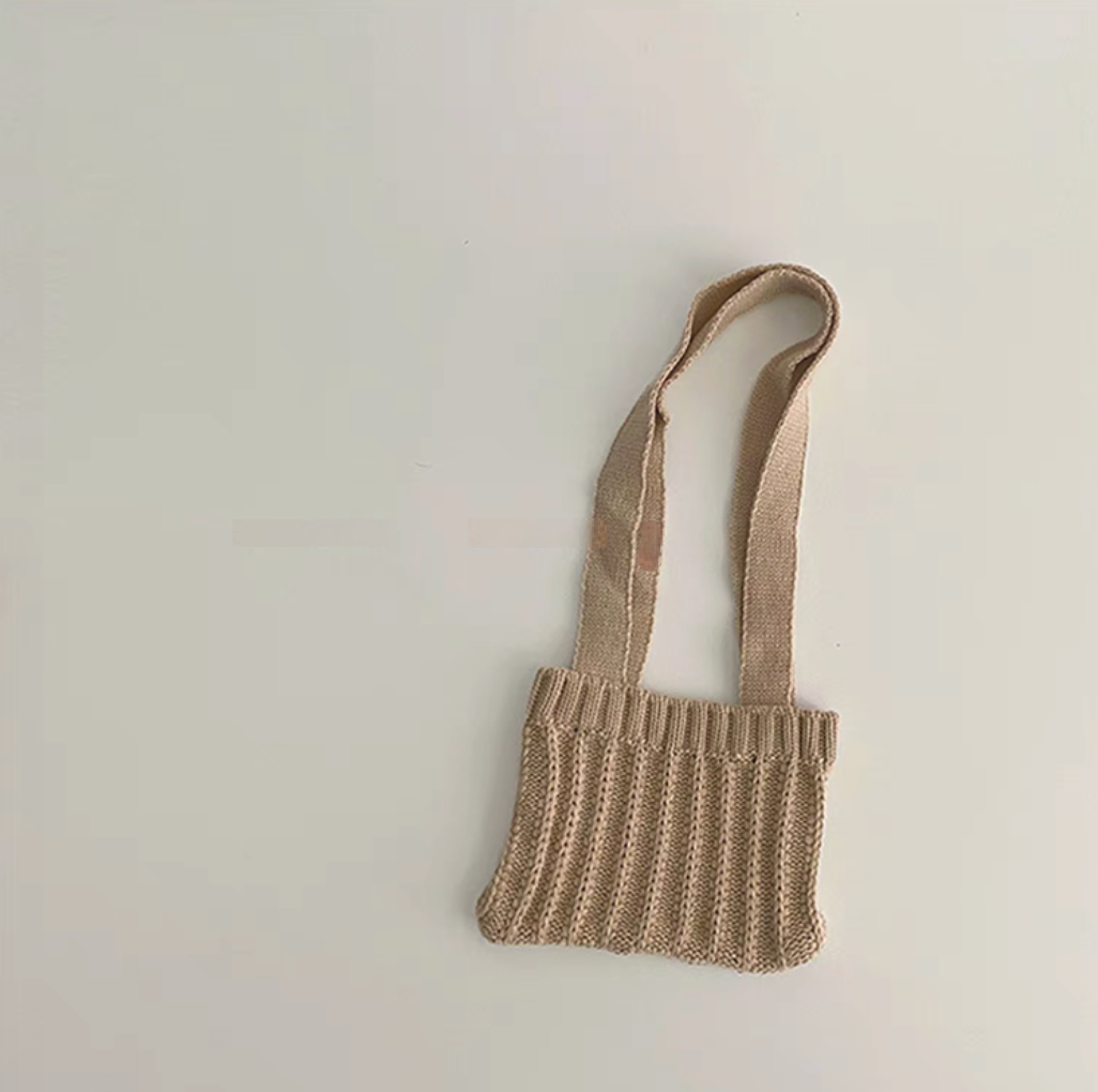 Kids knit crossbody bag in beige color with ribbed cotton texture and long shoulder strap