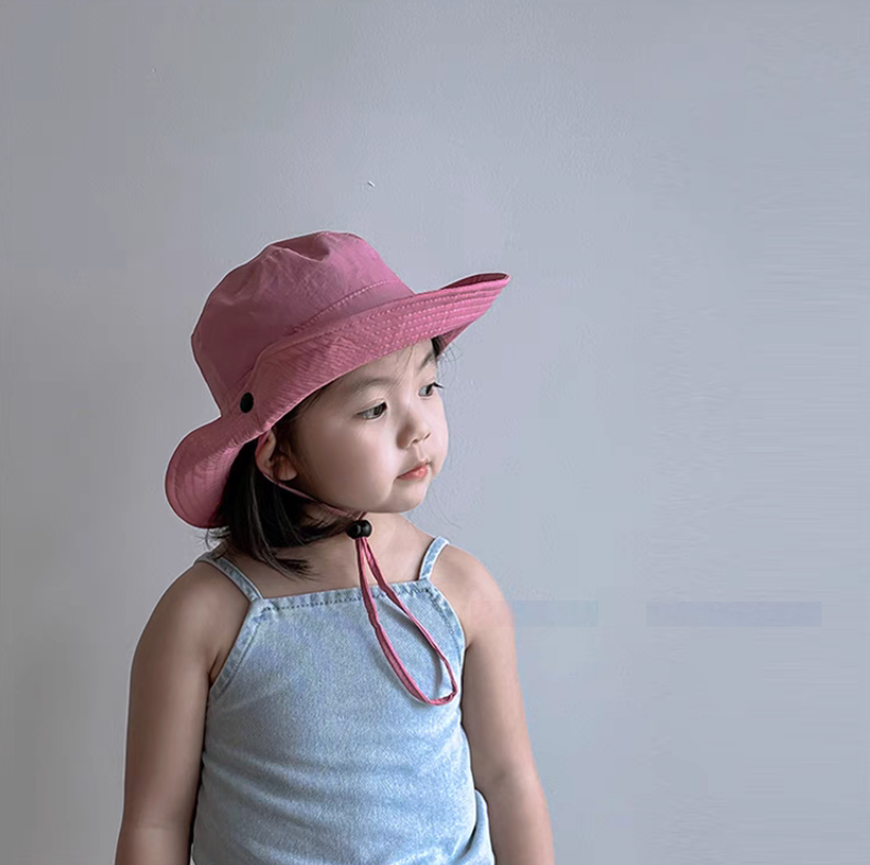 Kid wearing pink youth outdoor quick dry sun hat with chin strap outdoor lifestyle