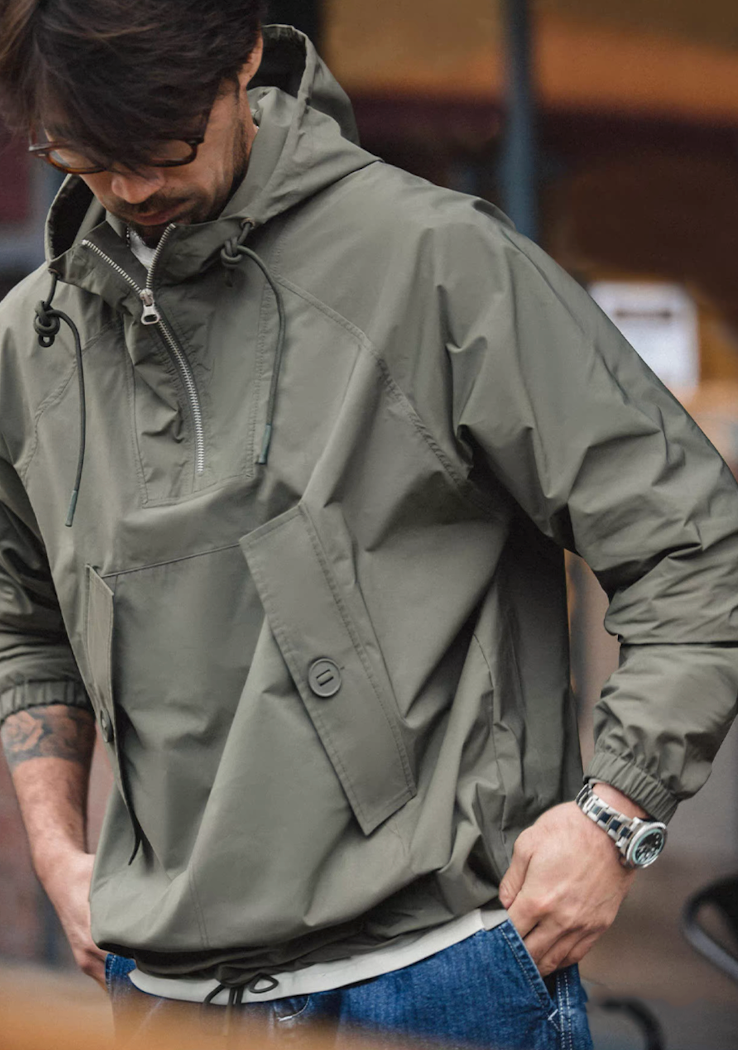 Man wearing M43 pullover parka with half-zip front and flap pockets