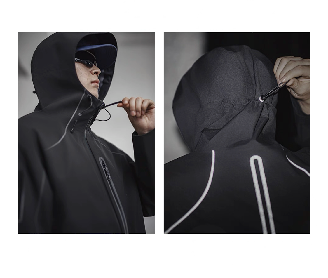 Hood and back reflective details of the LIGHTSABER waterproof jacket