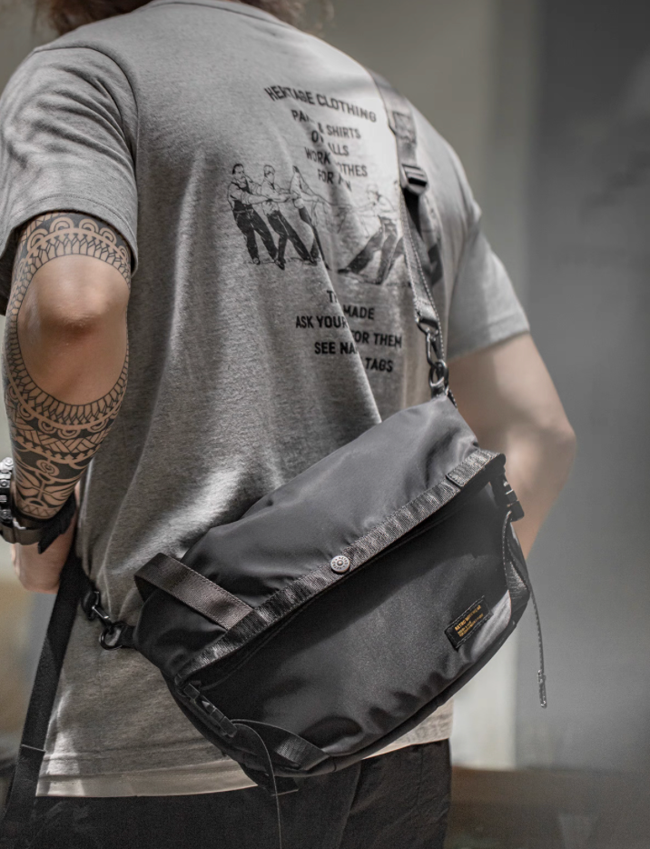 Model carrying Yama Style black messenger bag on back