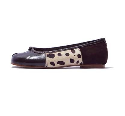 Side profile of a Brown tabi ballet flat with glossy leather toe, spotted horsehair panel, and suede heel