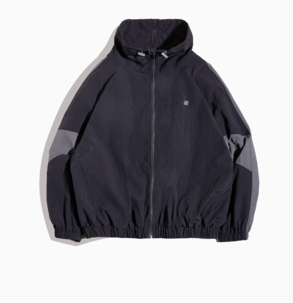 Dynamic Layering Jacket in Sumatra Black front view showing double zipper closure, high collar and elastic hem