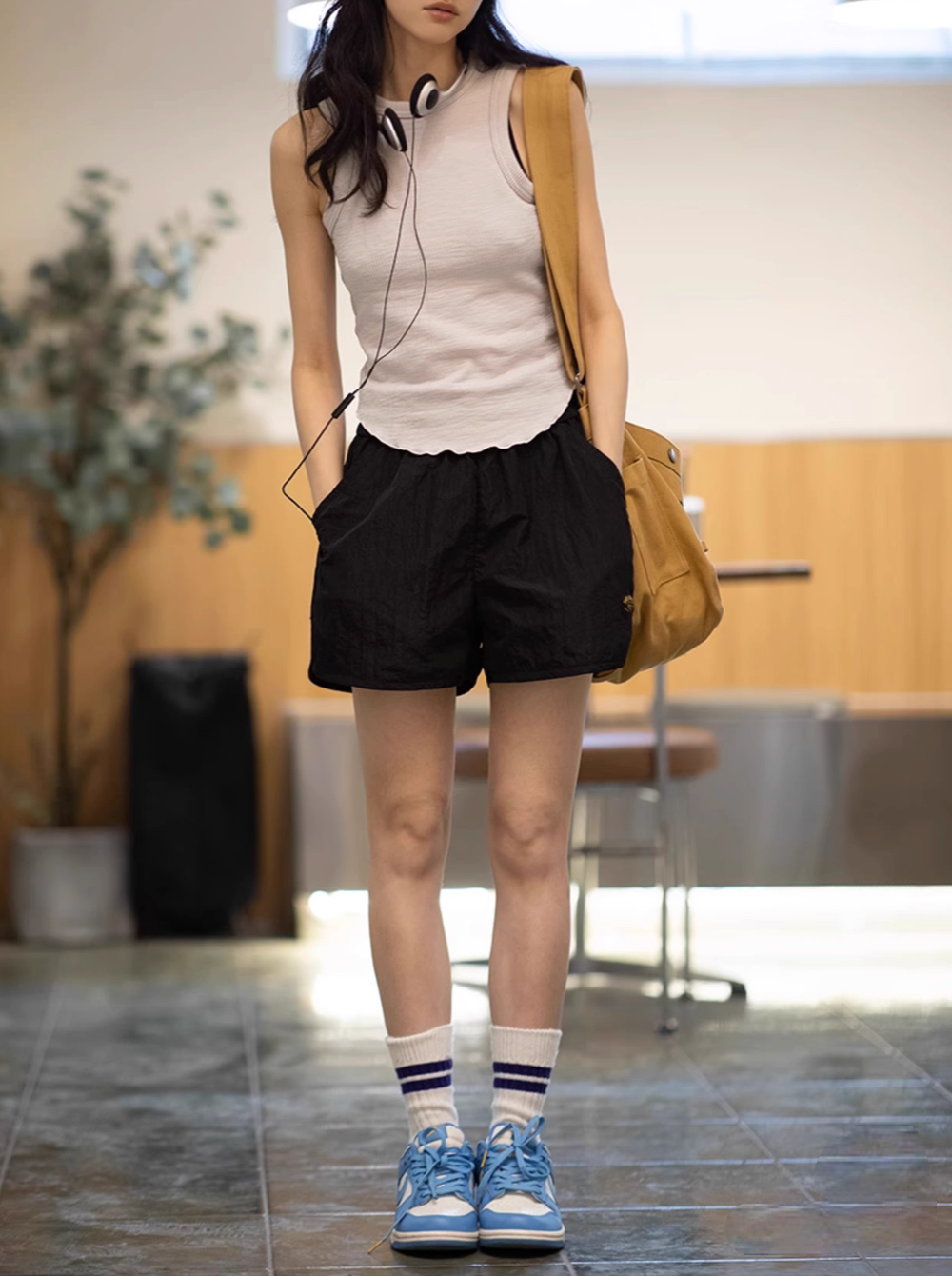 Effortless Sport Shorts black styled with tank top and sneakers in relaxed everyday outfit