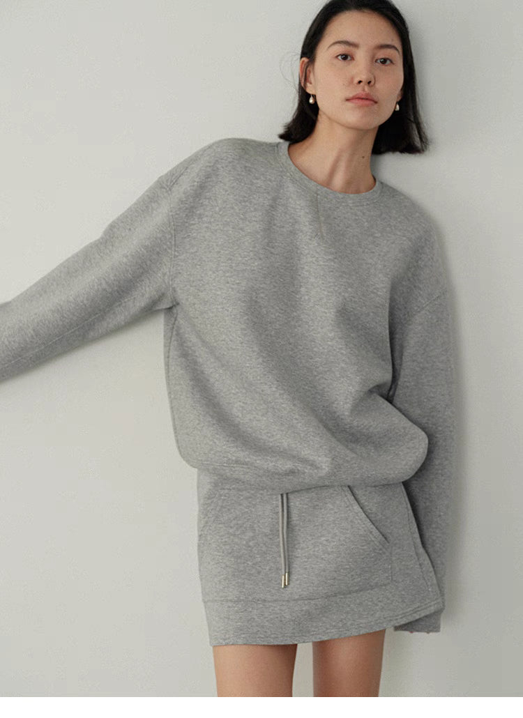 Women’s oversized hoodie sweatshirt &amp; mini skirt set in light gray – casual streetwear outfit
