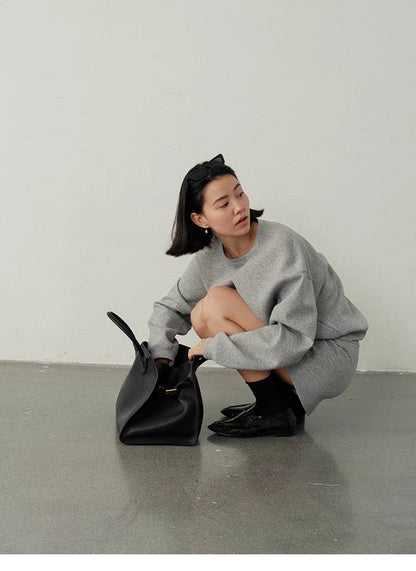 Casual women’s oversized hoodie &amp; mini skirt set in light gray with black tote bag