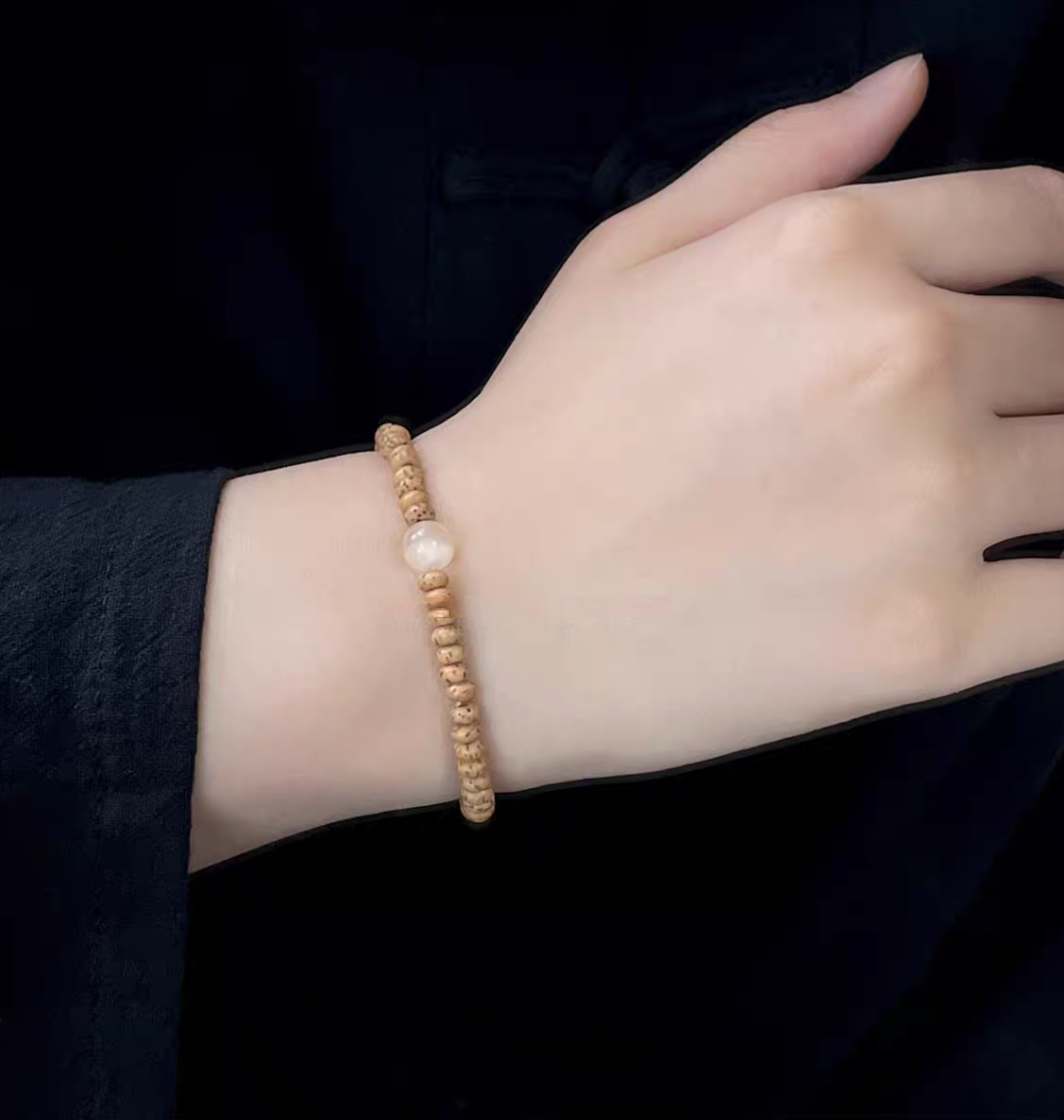 natural bodhi seed and cat&