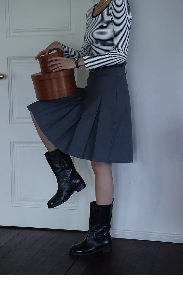 Pleated Chic Skirt gray close view focusing on pleat structure and smooth fabric texture with clean tailoring