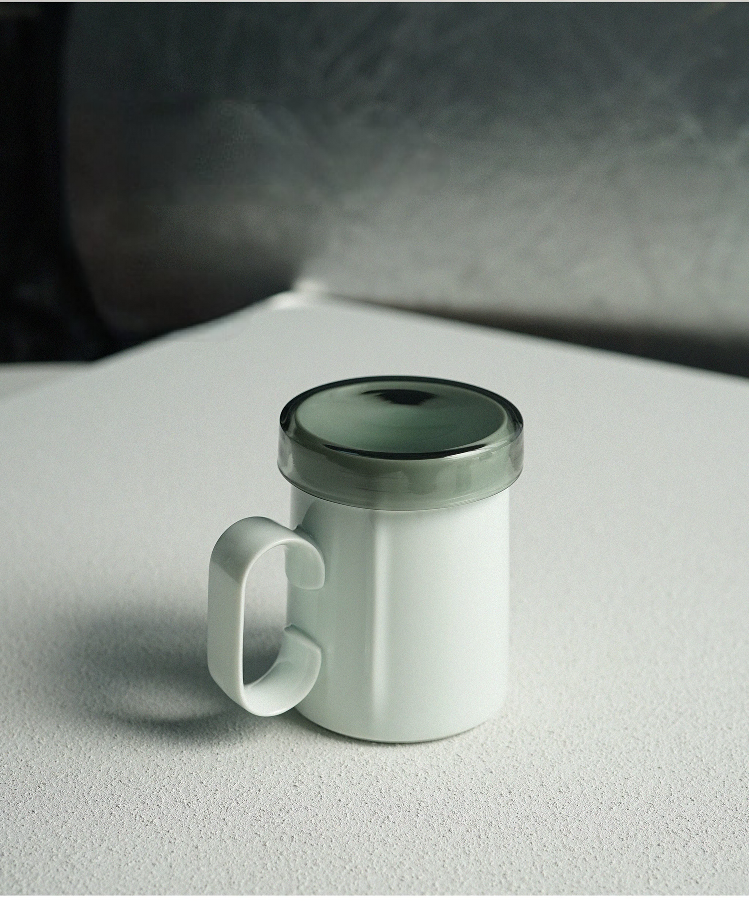 Light Green Ringmug ceramic mug with lid, front view featuring ring handle and translucent lid design